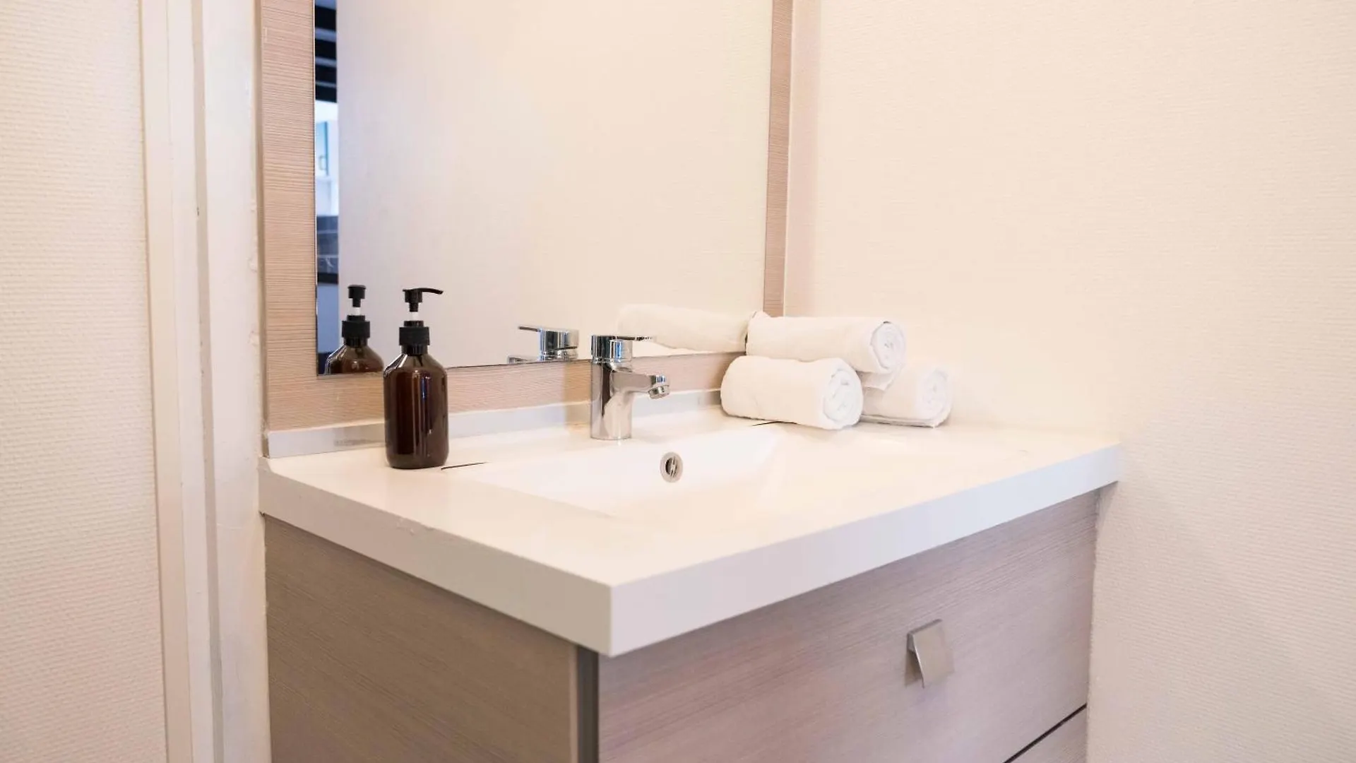 Balneo, Ecran Lcd, Literie 160X200 Apartment Lyon